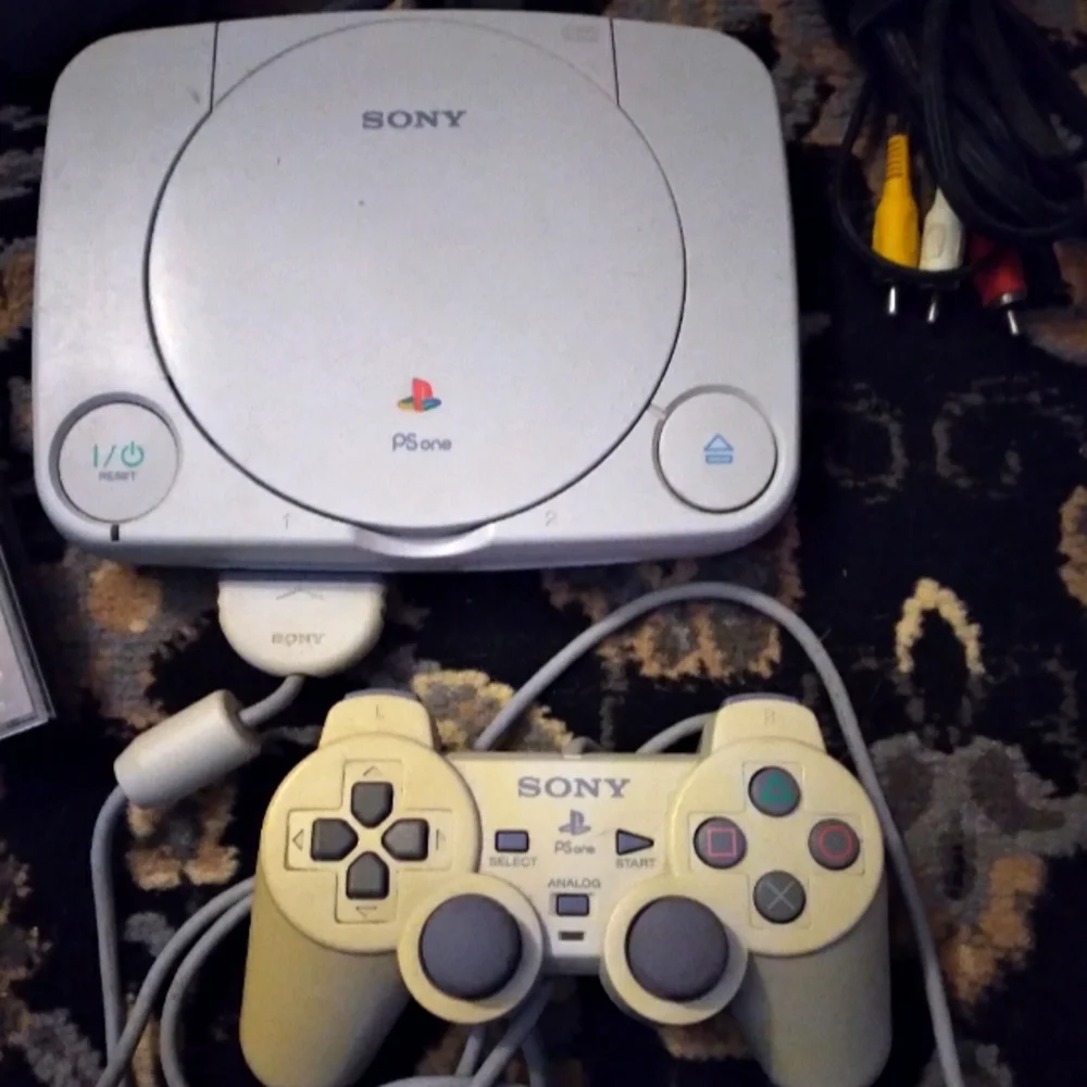 Sony PSone Mini Console with original controller and cables +FREE game